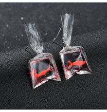 Ohrringe Ausgefallene Plastiksackerl mit Fisch – Ein Hauch von Extravaganz