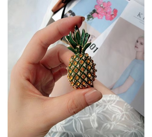 Brosche Ananas Brosche – Goldgrüne Strass Anstecknadel für Damen Exklusive Vintage  Ein Statement Schmuckstück