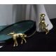 Brosche Frau mit Hund – Stilvoll & Elegant