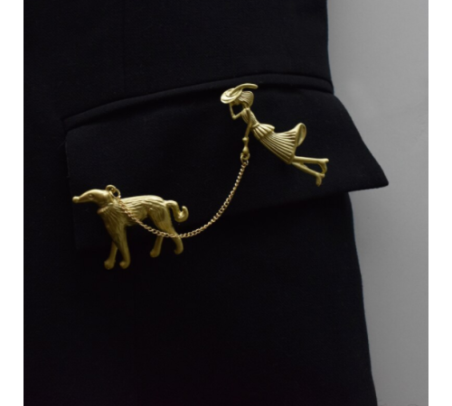 Brosche Frau mit Hund – Stilvoll & Elegant