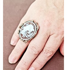 Ring mit handgeschnitzter Camee Sternzeichen