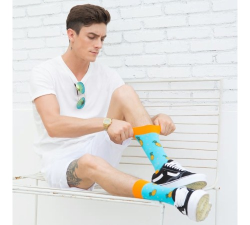 Socken Ananas Turkis mit Obstmotiven Size: 38-43 Socken Ananas Turkis mit Obstmotiven Size: 38-43
