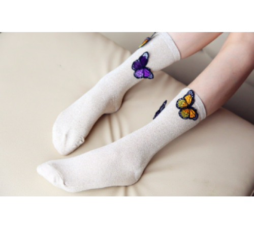 Socken mit 3D-Effekt – Schmetterlinge als Highlight! Socken mit 3D-Effekt – Schmetterlinge als Highlight!